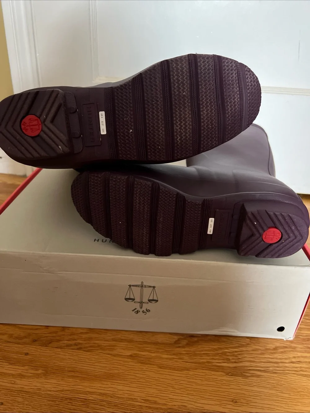 Hunter Boots Short Womens Black Grape Size 6